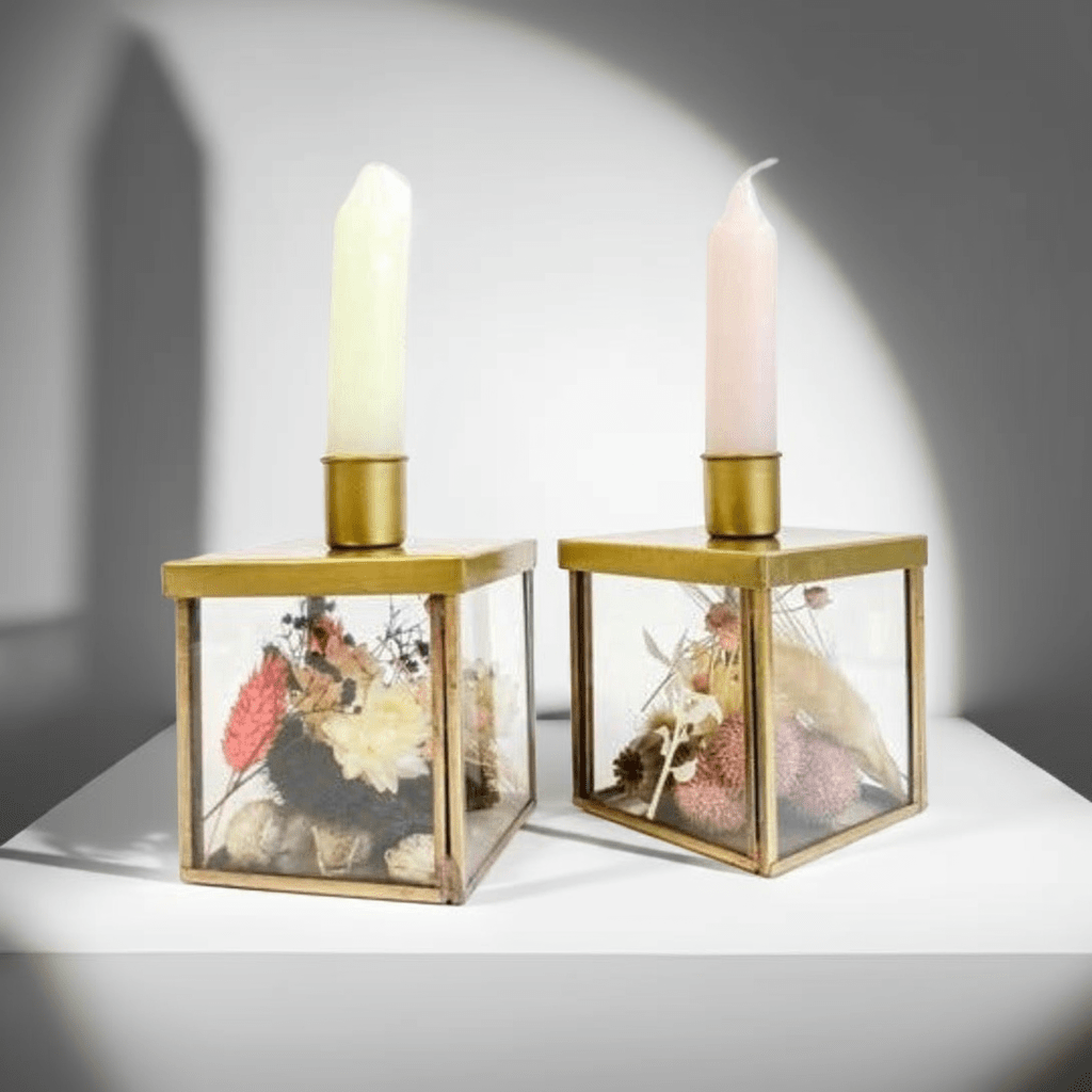 Kleine Vitrine mit Kunstblumen - GRAYSS FASHION
